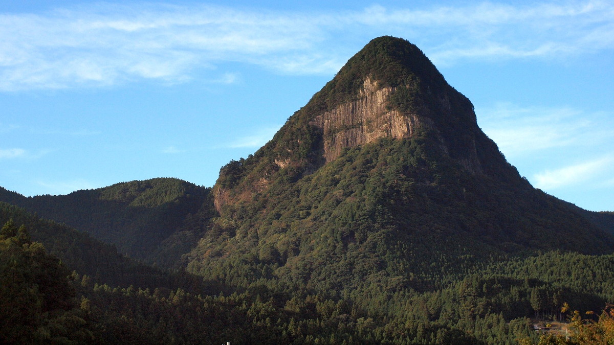 鎧岳