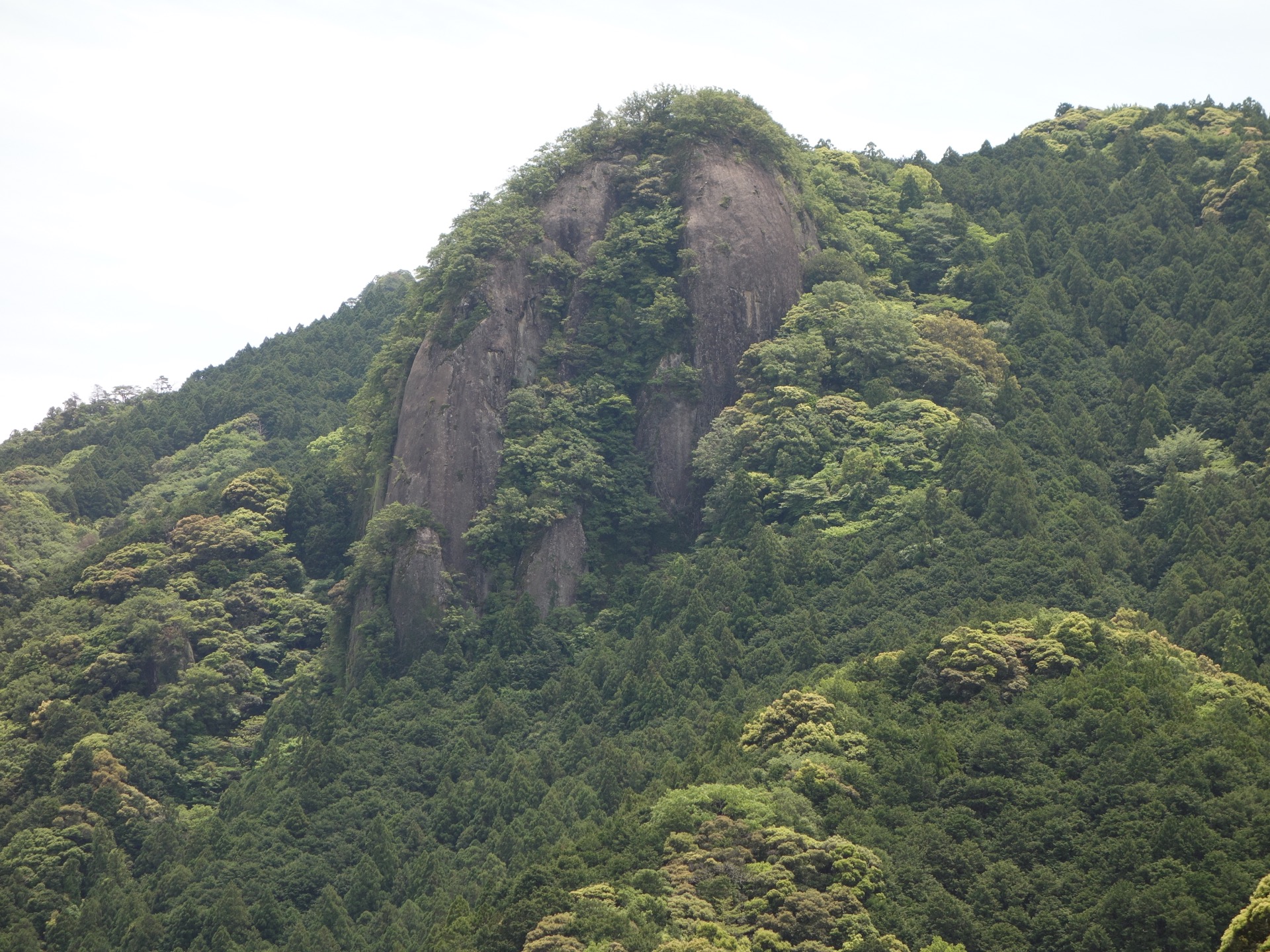 天柱岩