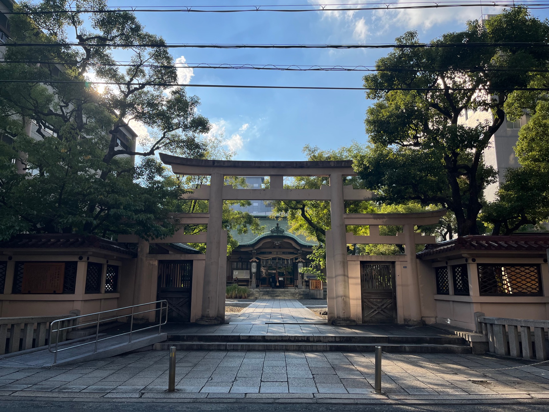 坐摩神社