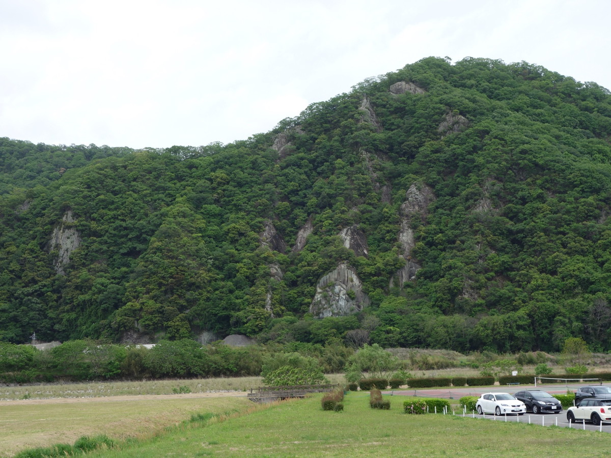 觜崎の屏風岩