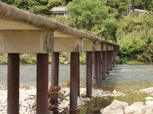 明神の潜水橋