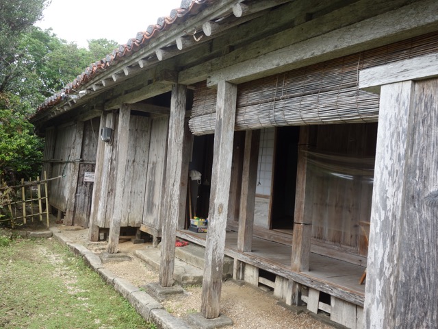 宮良殿内