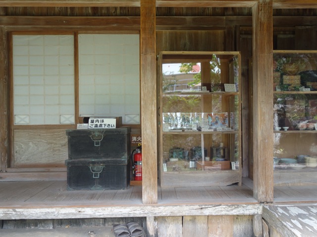 宮良殿内