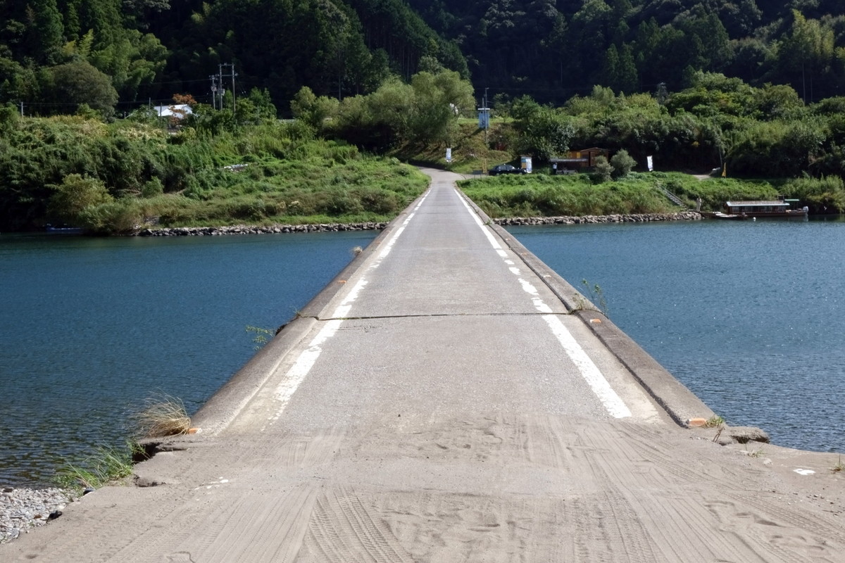 三里の沈下橋