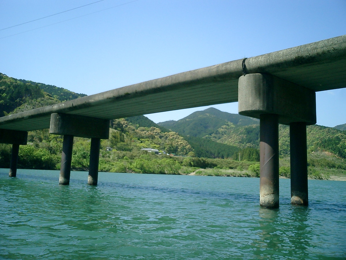 三里の沈下橋