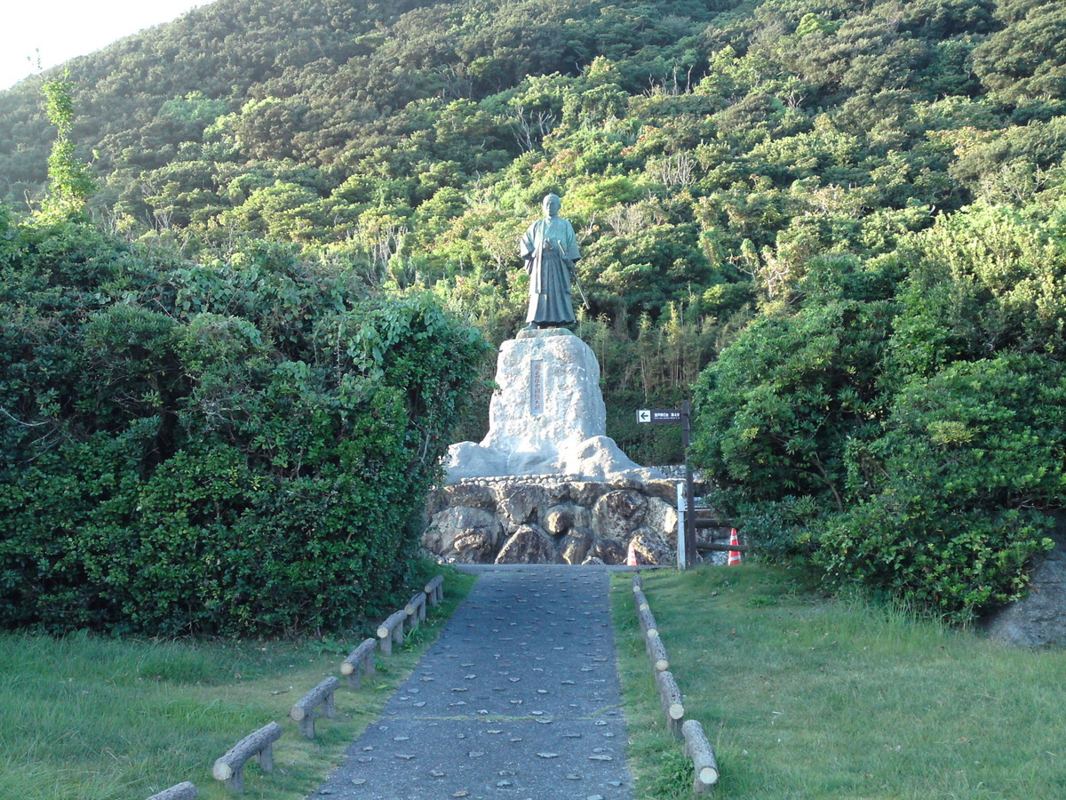 中岡慎太郎像