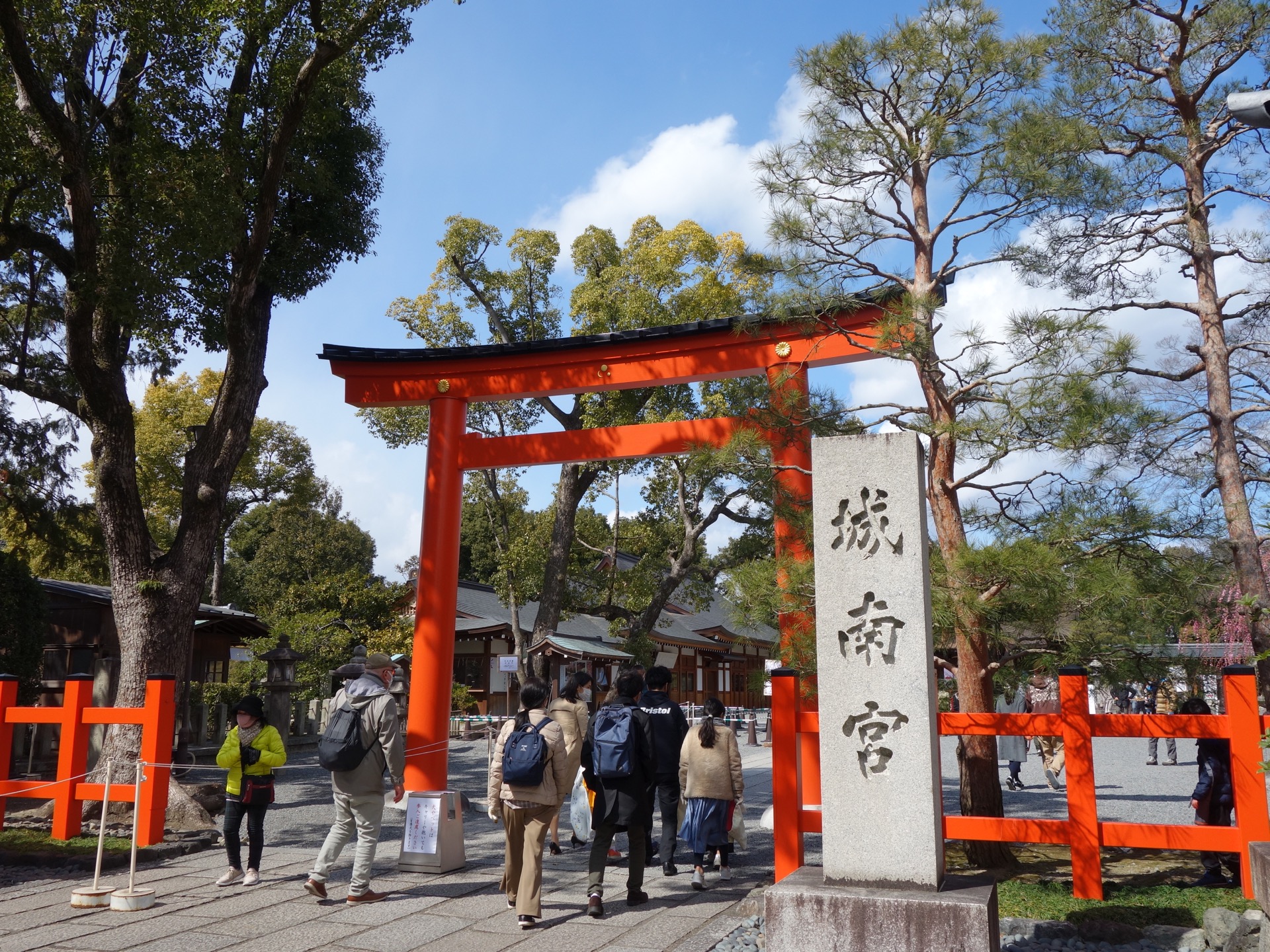 城南宮・しだれ梅と椿まつり