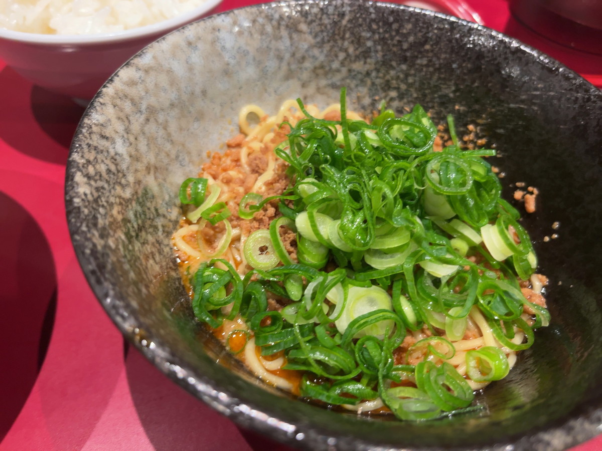 くにまつ+武蔵坊・広島汁なし担担麺