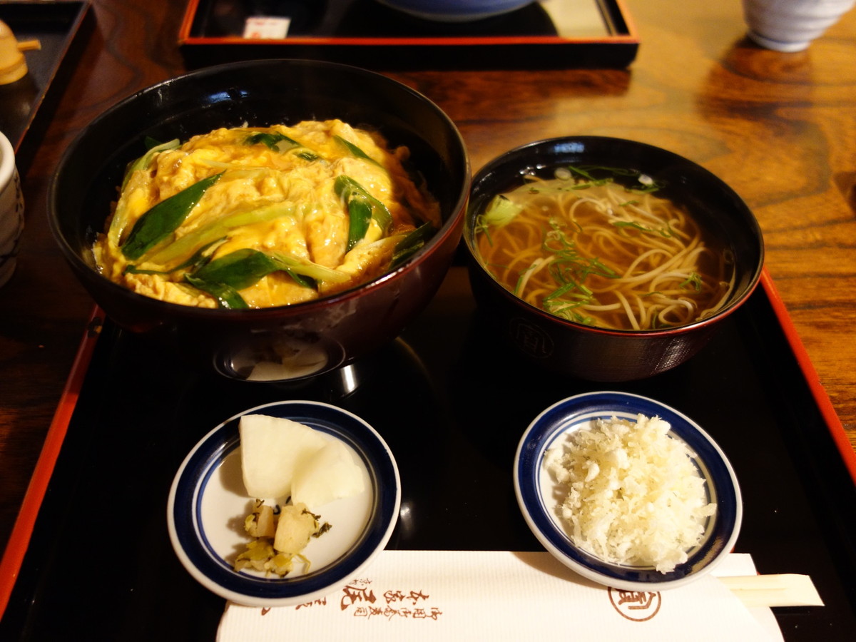 本家尾張屋・衣笠丼