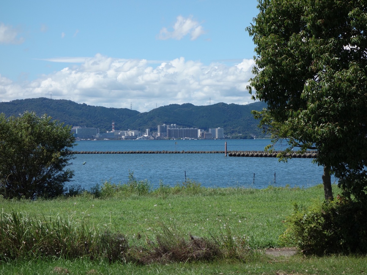 湖岸道路