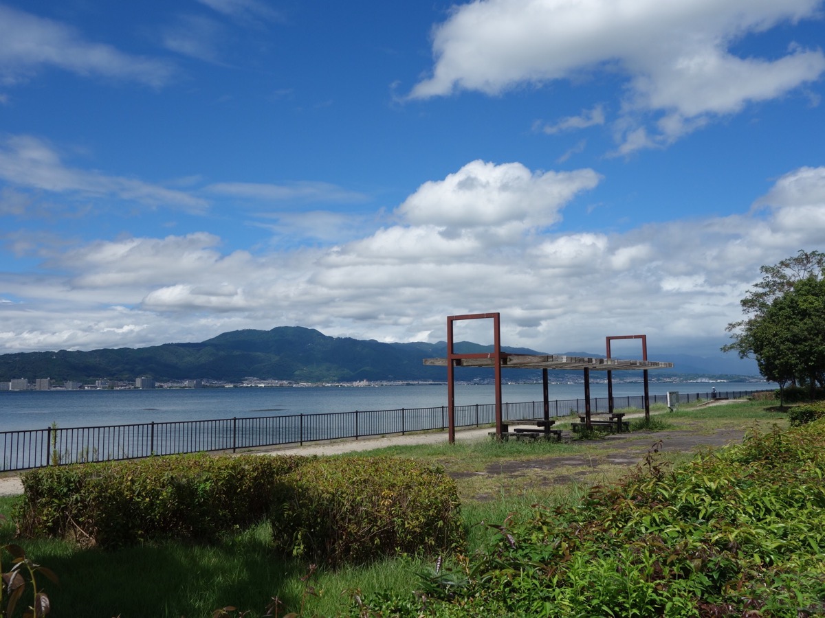 湖岸緑地