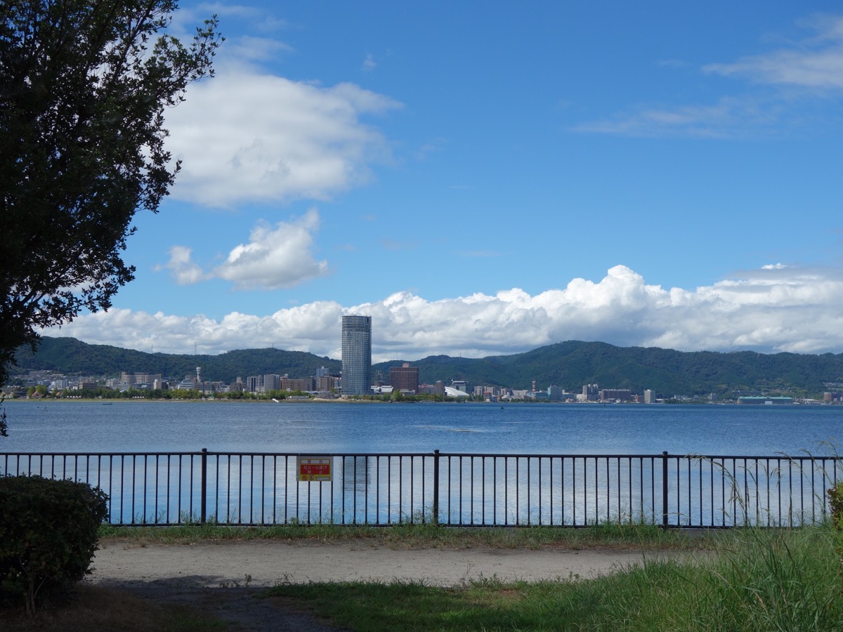 湖岸緑地