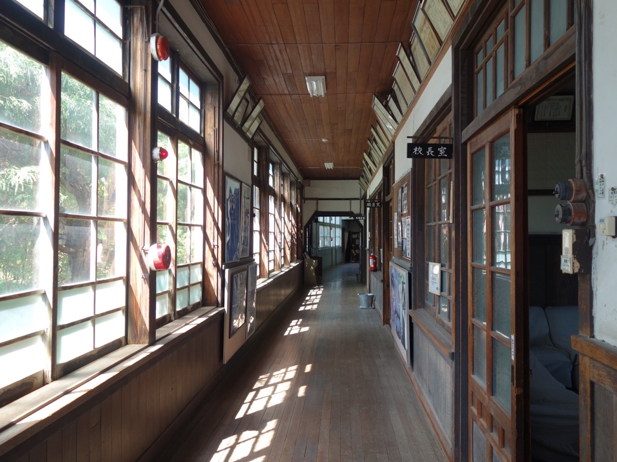 しゃくなげ學校(旧鎌掛小学校)