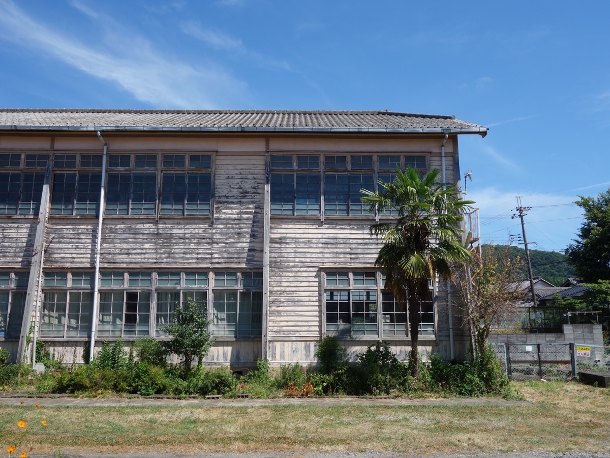 しゃくなげ學校(旧鎌掛小学校)
