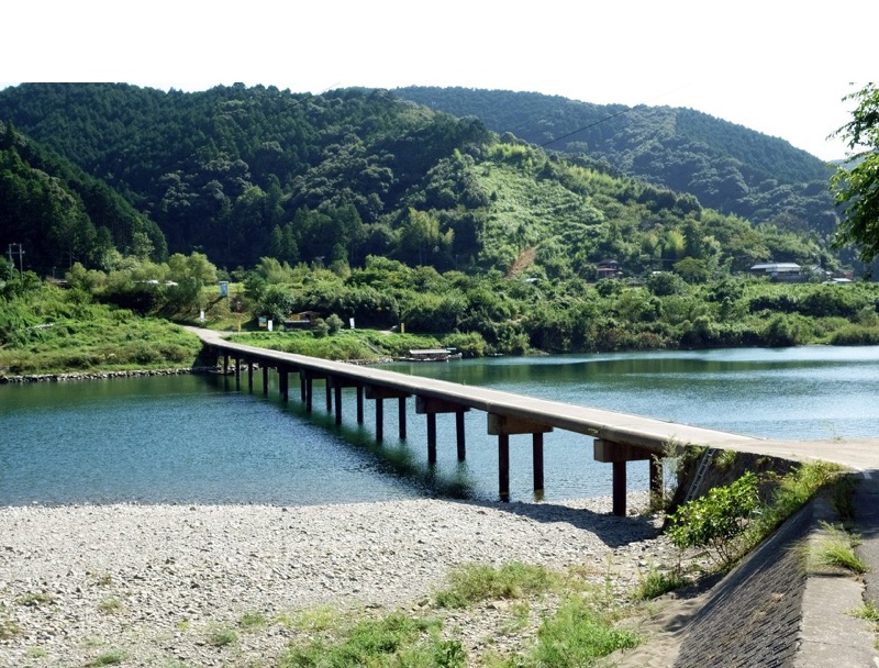 三里の沈下橋