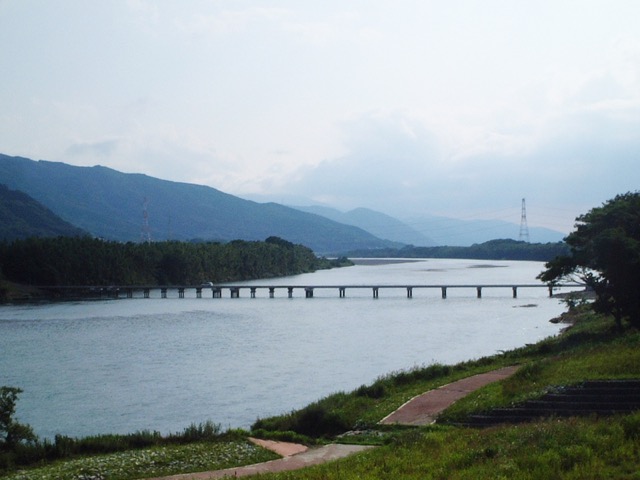 脇町潜水橋