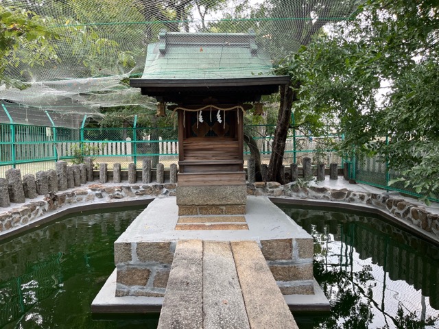 鴨高田神社