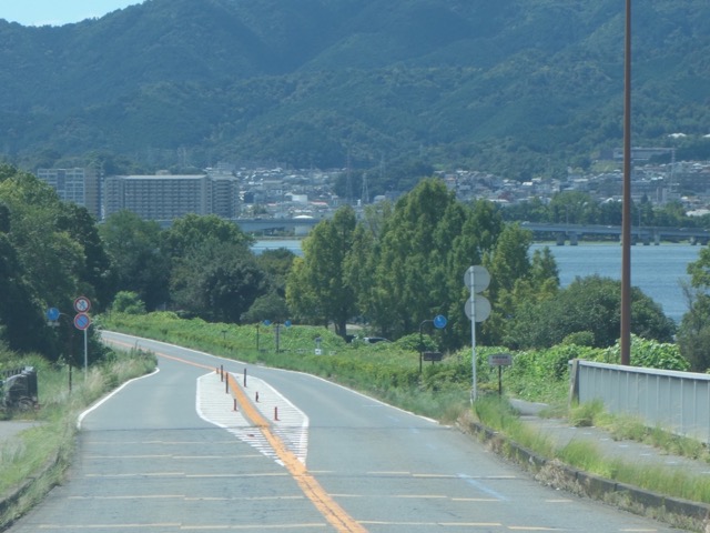 湖岸道路