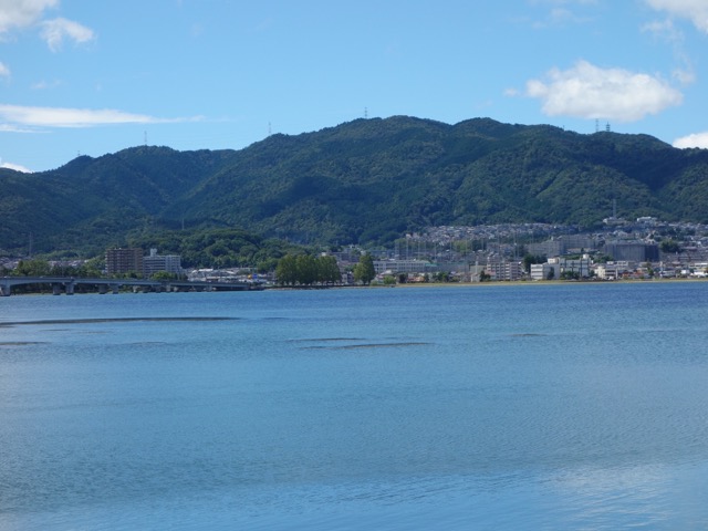 湖岸緑地