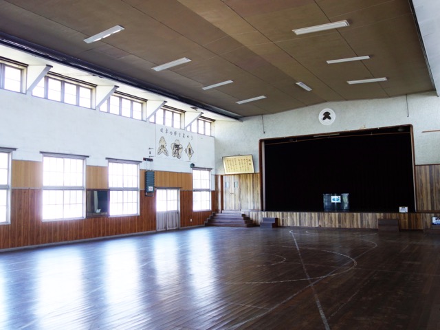 しゃくなげ學校（旧鎌掛小学校）